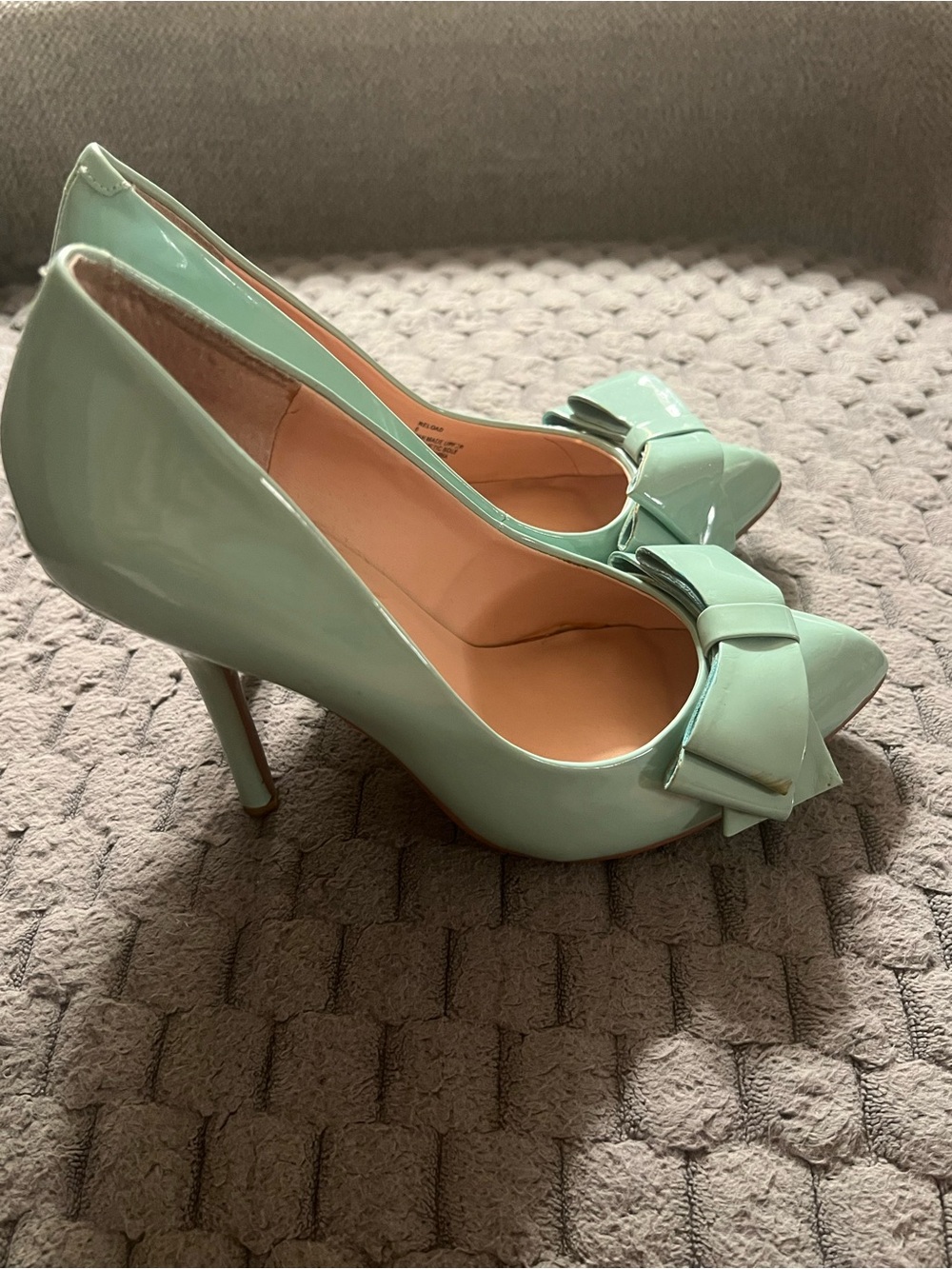 Betsey Johnson Women’s Mint Green Bow Pointed Toe High Heel Pumps, US 6 (no box)